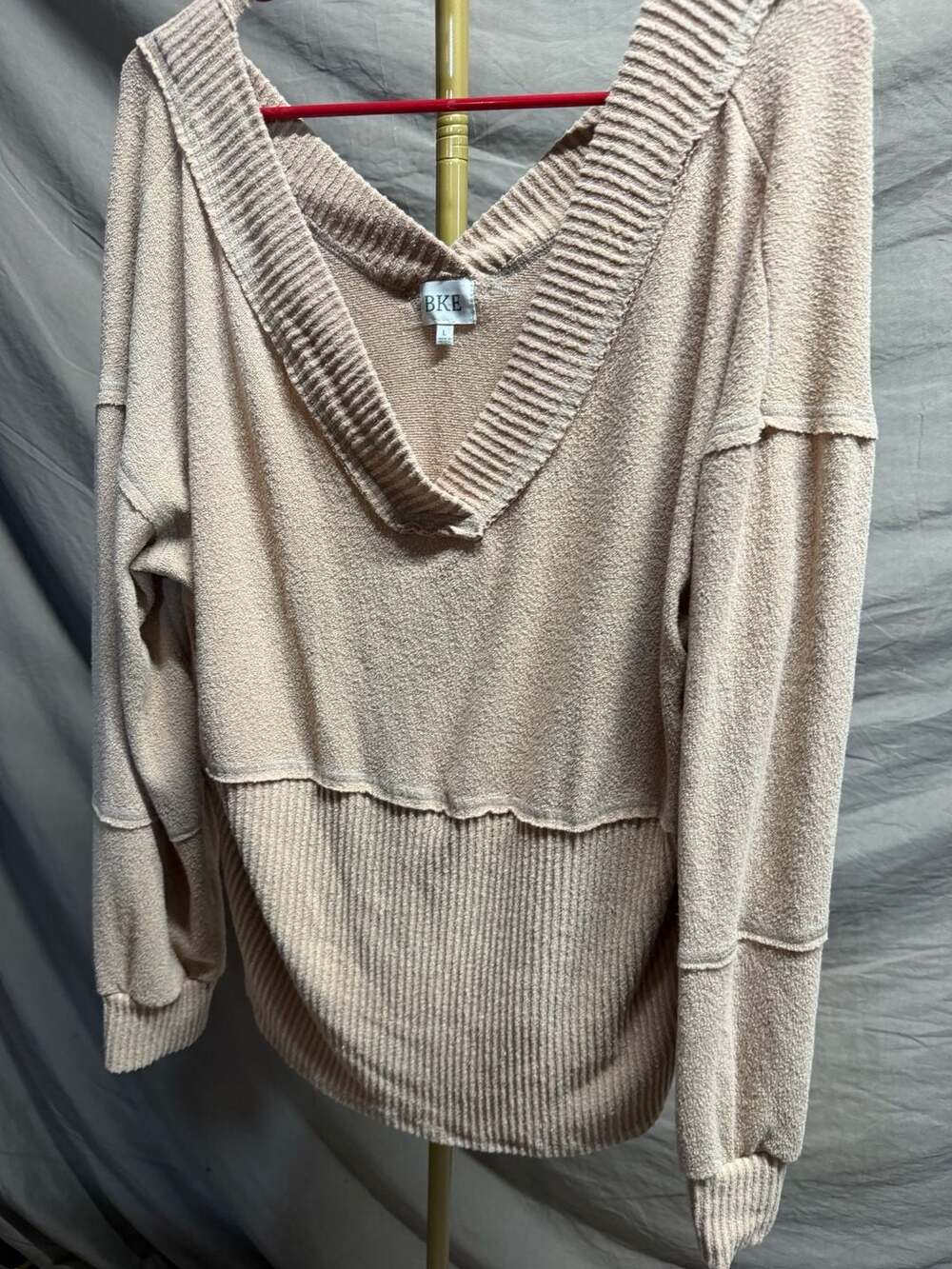 BKE Women's Pieced Raw Edge V-Neck Long Sleeve Sweater